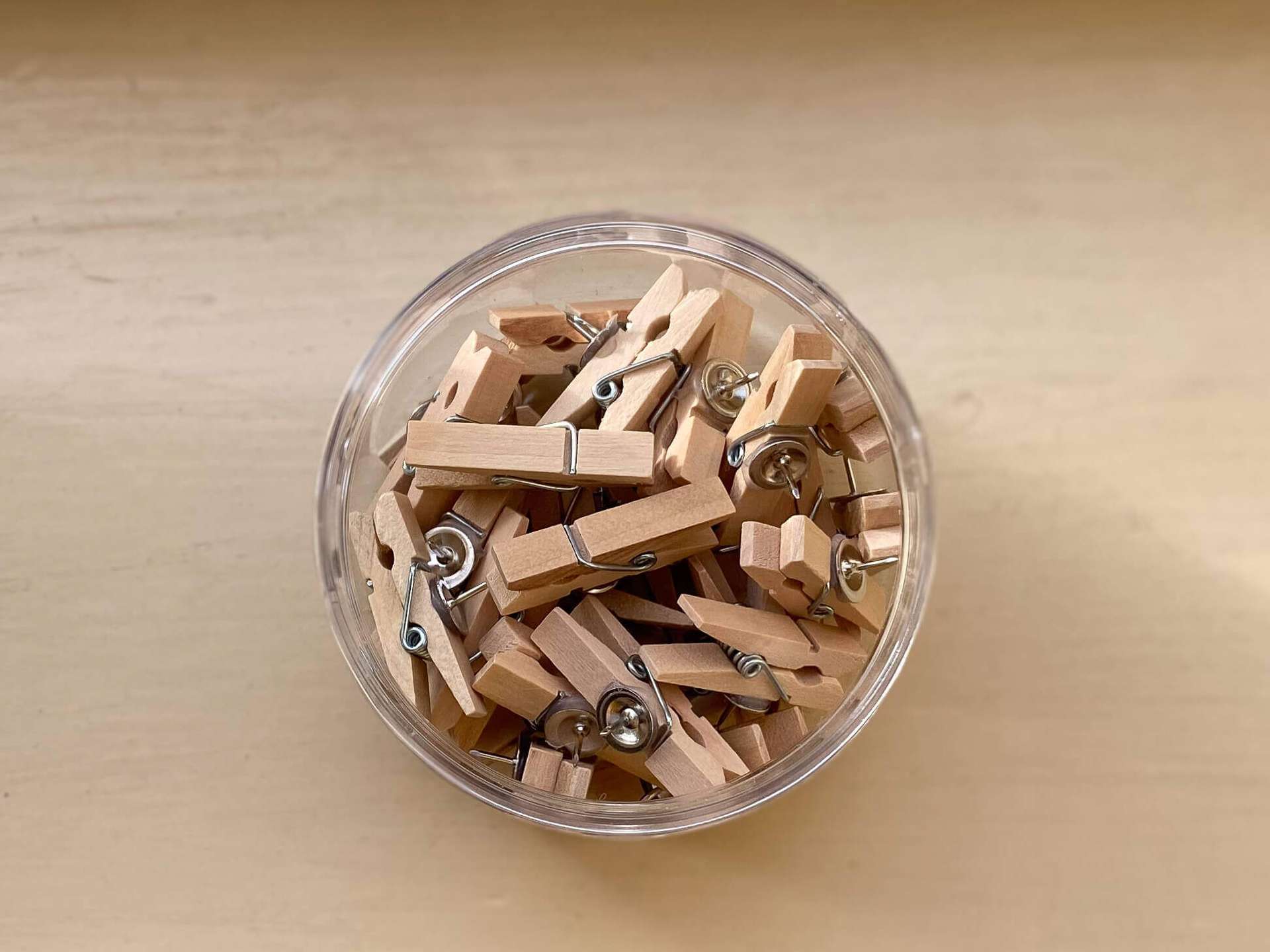 Clips de fotos de madera con alfileres