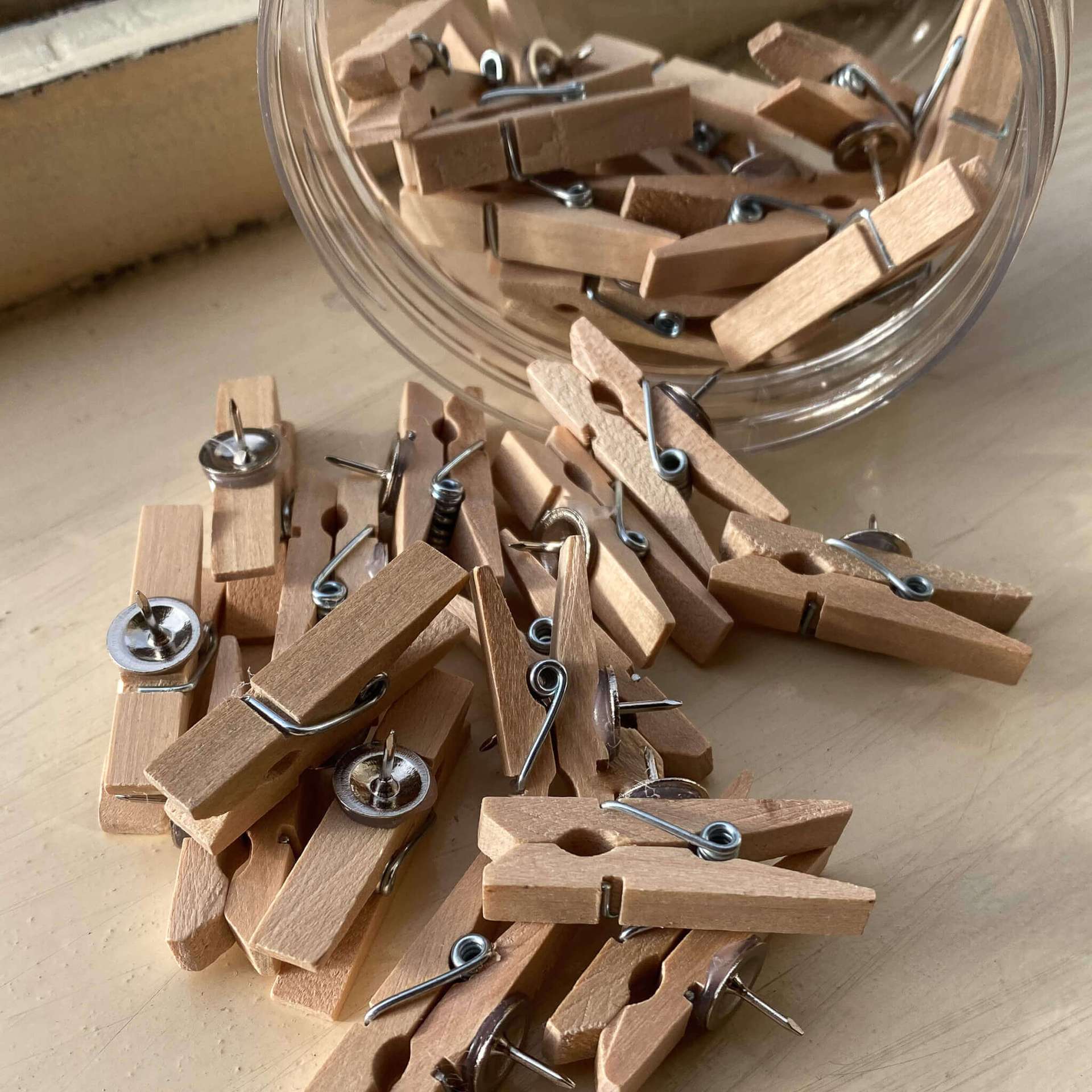 Clips de fotos de madera con alfileres