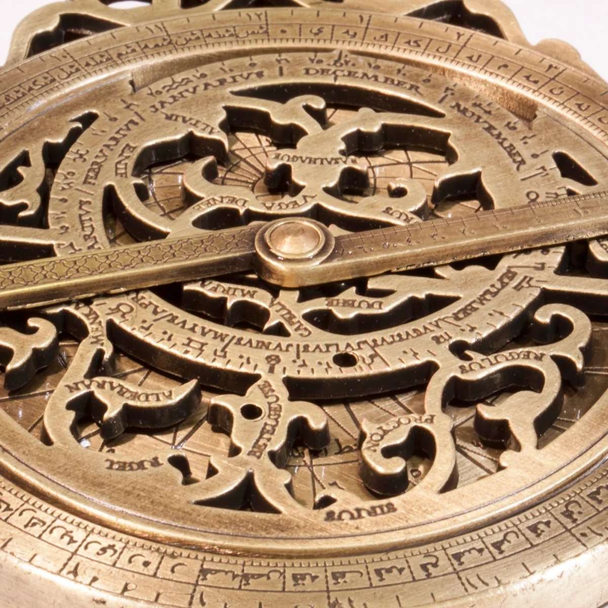 Orientalski astrolab 12 cm, posodobljena replika iz leta 1647