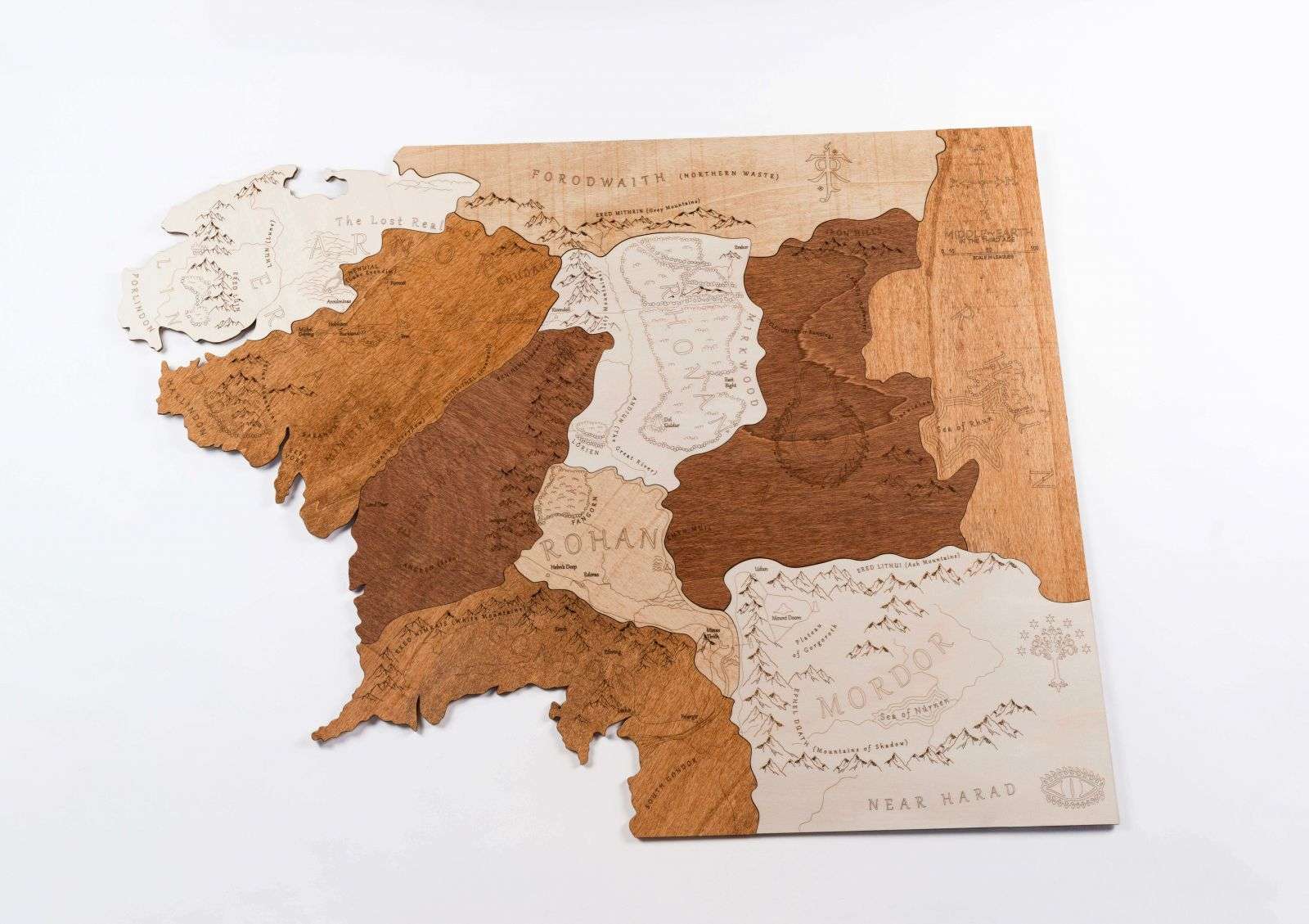 Karte von Mittelerde aus Holz