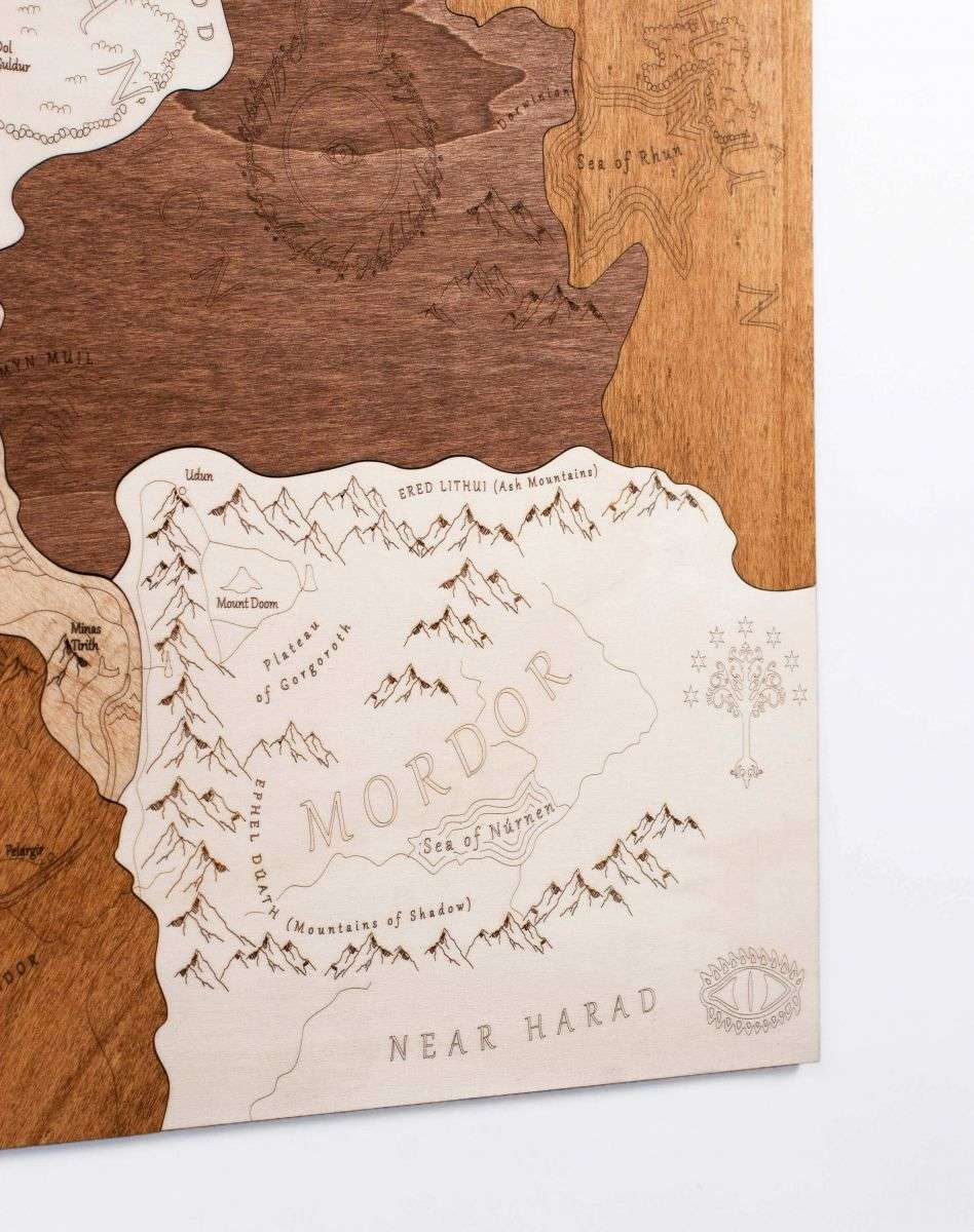 Karte von Mittelerde aus Holz