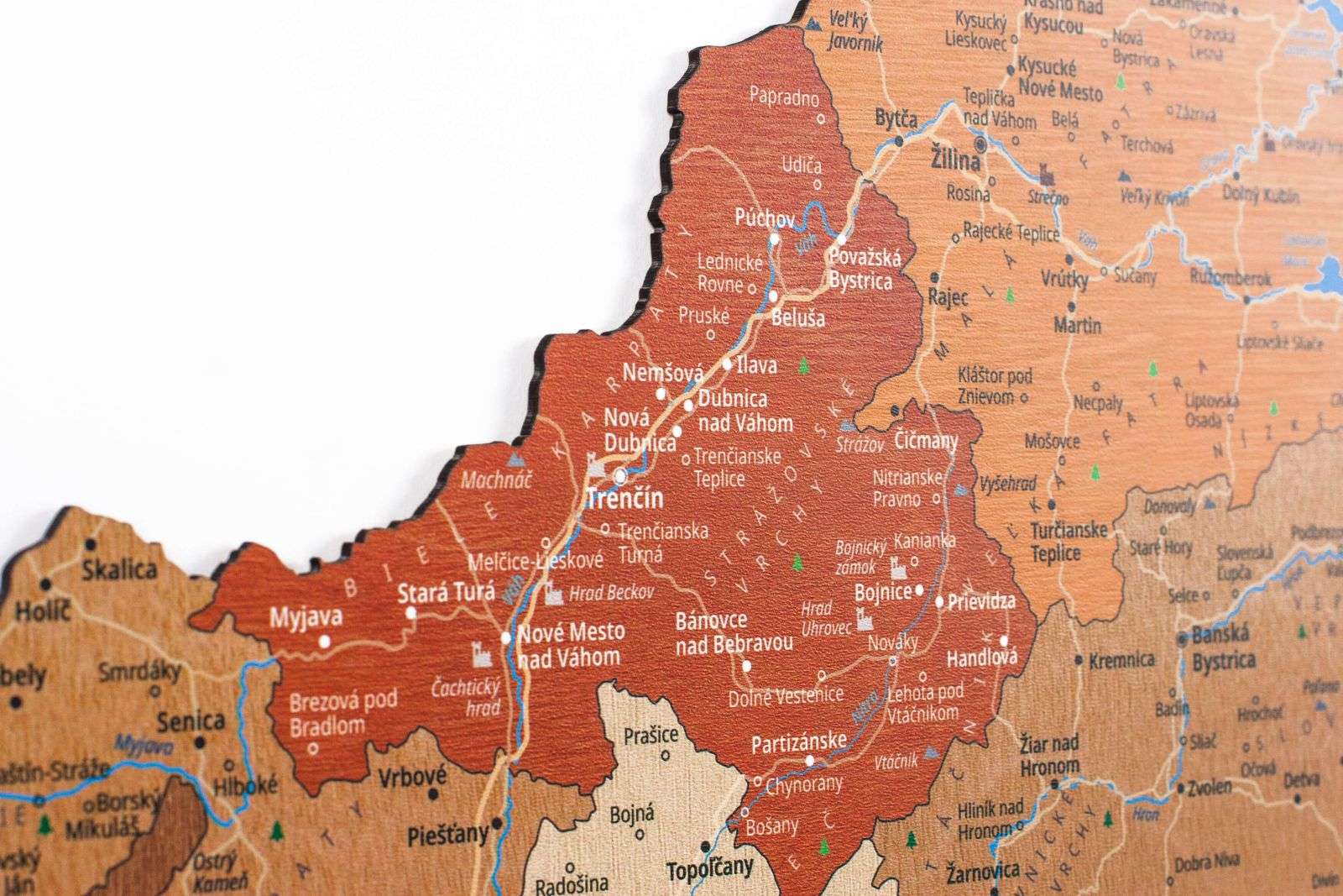 Farvet trækort over Slovakiet