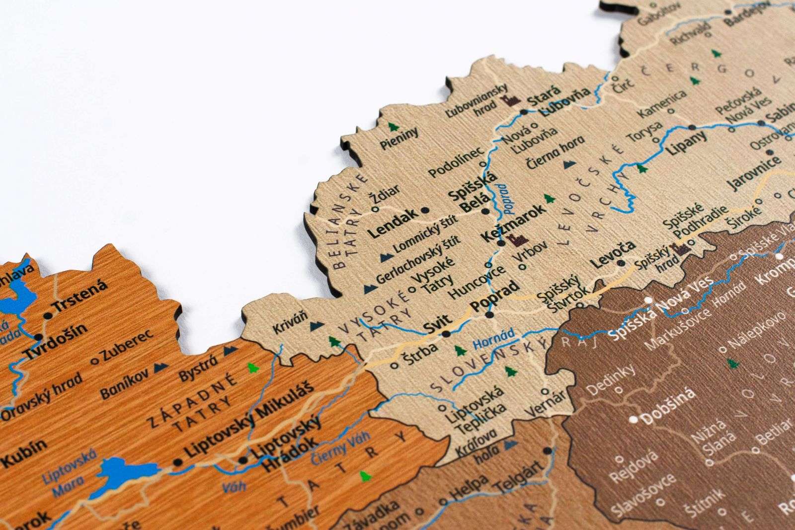 Farvet trækort over Slovakiet