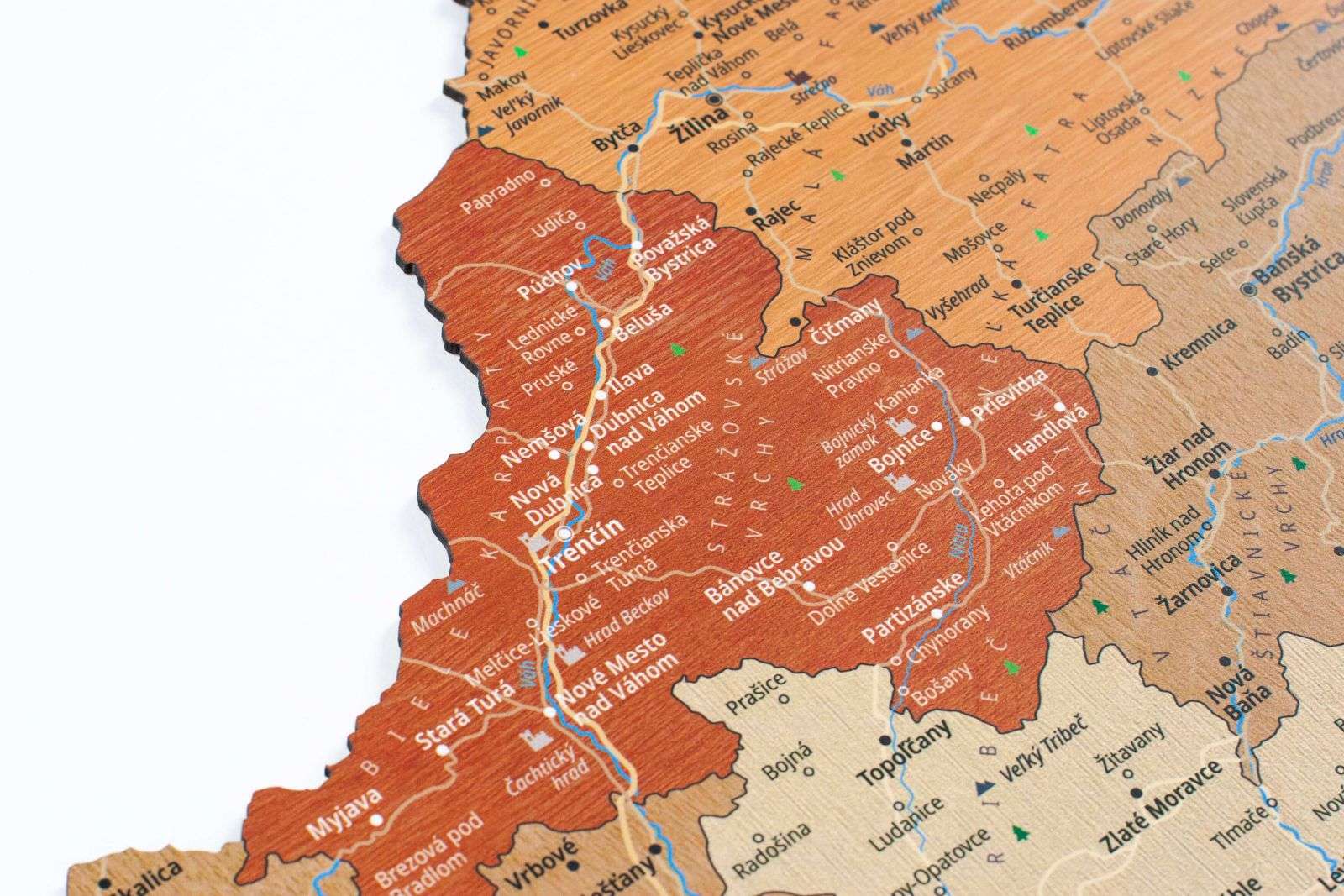 Farvet trækort over Slovakiet