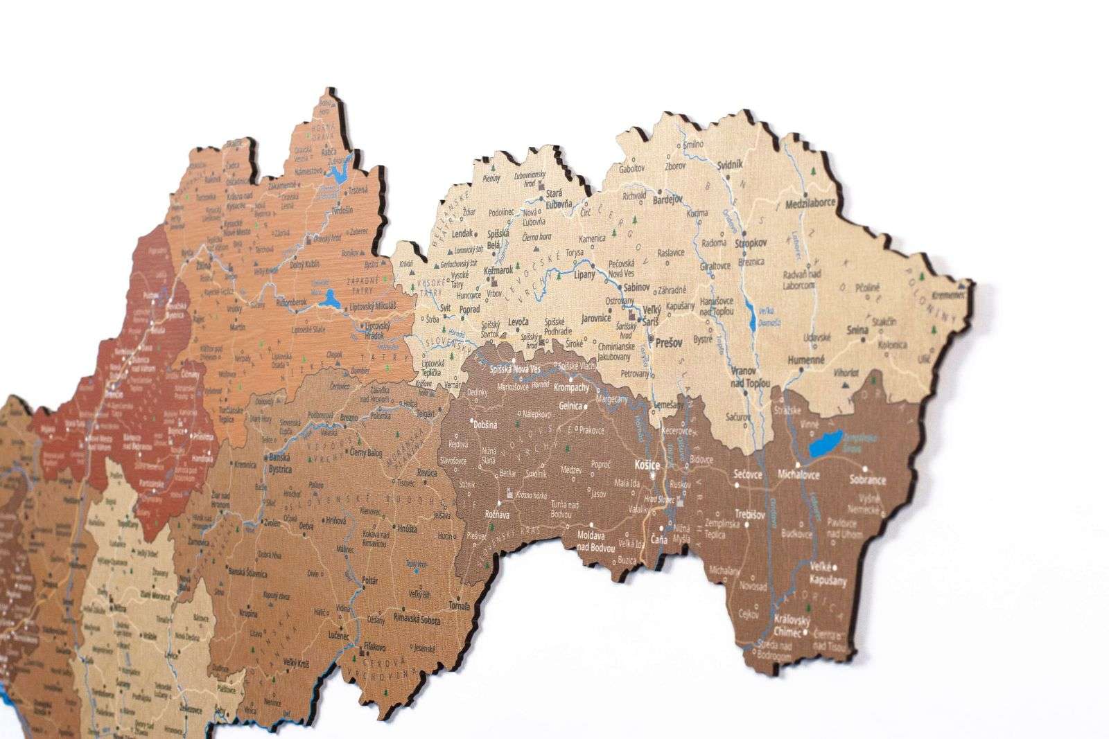 Vollfarbige Holzkarte der Slowakei