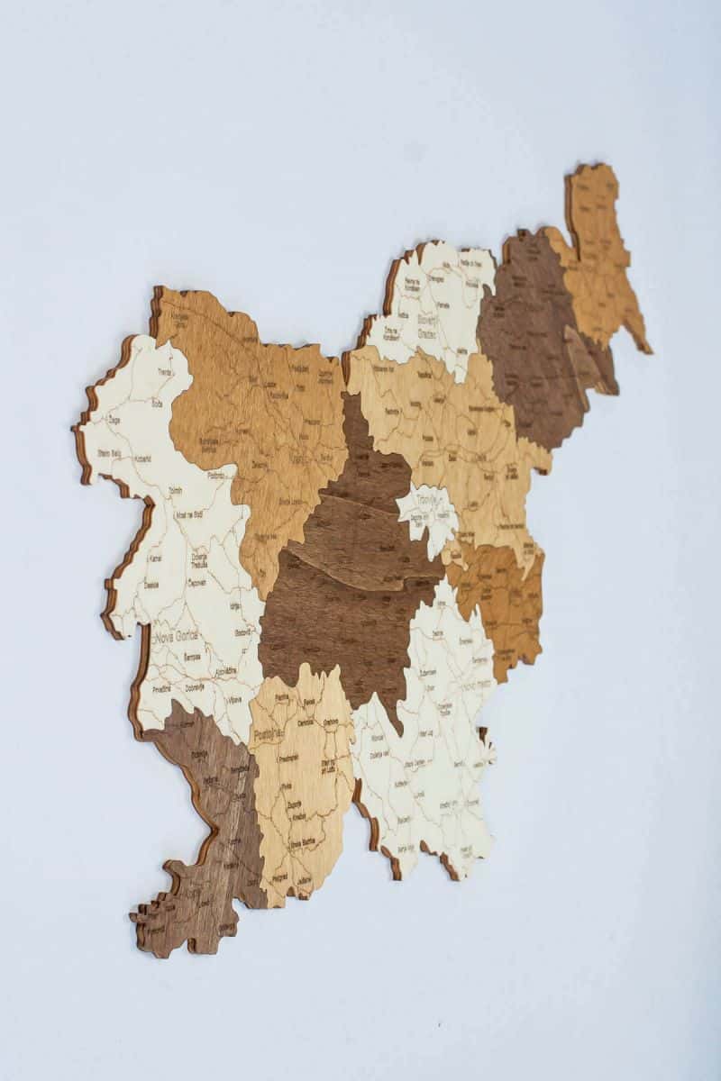 Hölzerne Landkarte von Slowenien