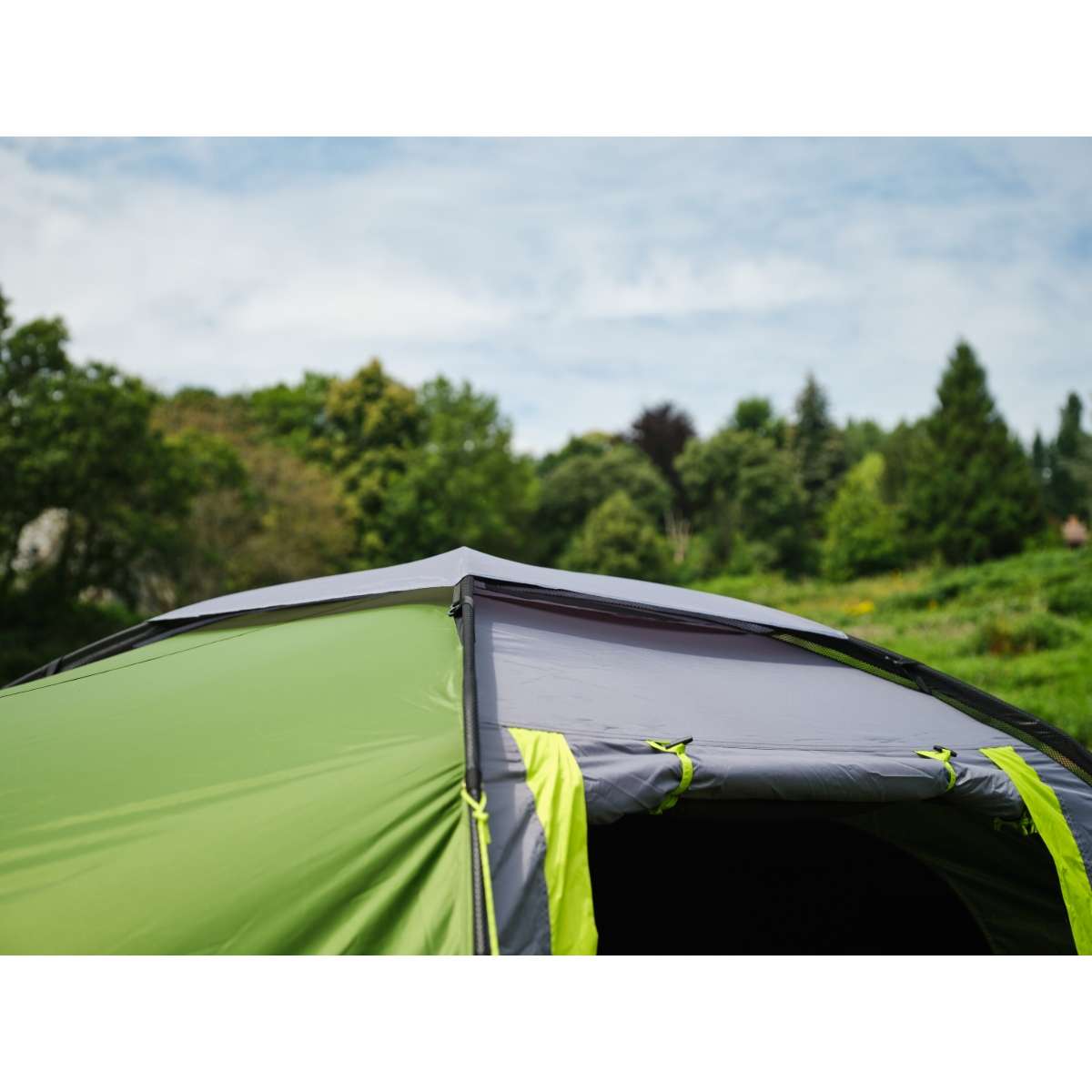 Coleman Spruce Falls 4 BlackOut — tente familial pour 4 personnes