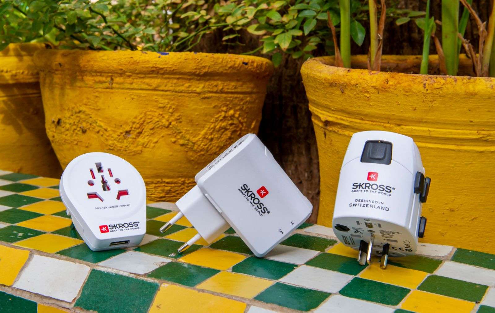 Adaptador de viagem universal SKROSS Pro