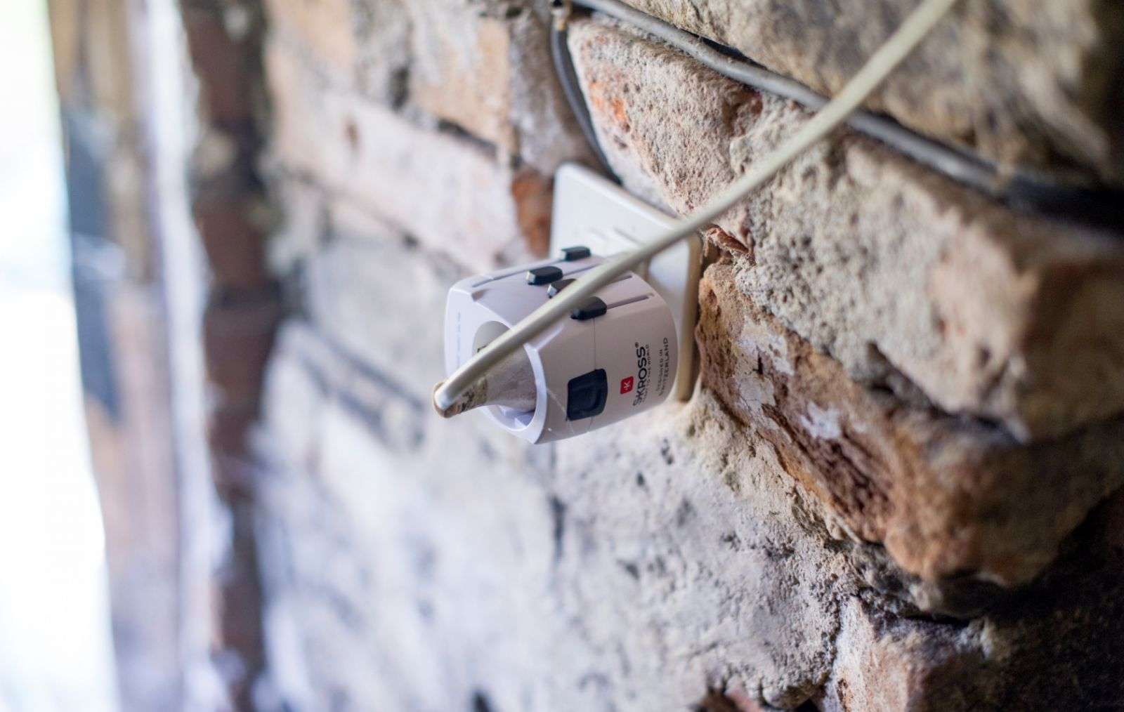 Adaptador de viagem universal SKROSS Pro