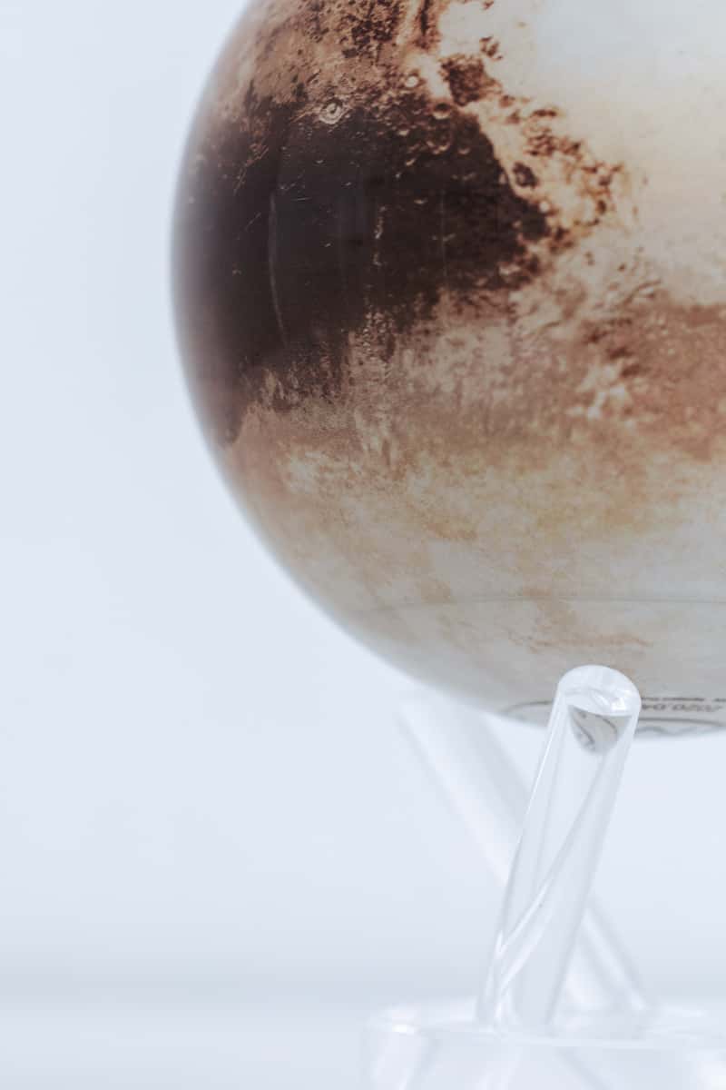 MOVA Pluto itsestään pyörivä karttapallo