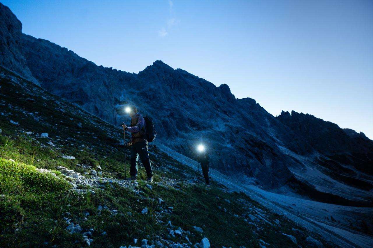 Čelna svetilka Petzl ACTIK
