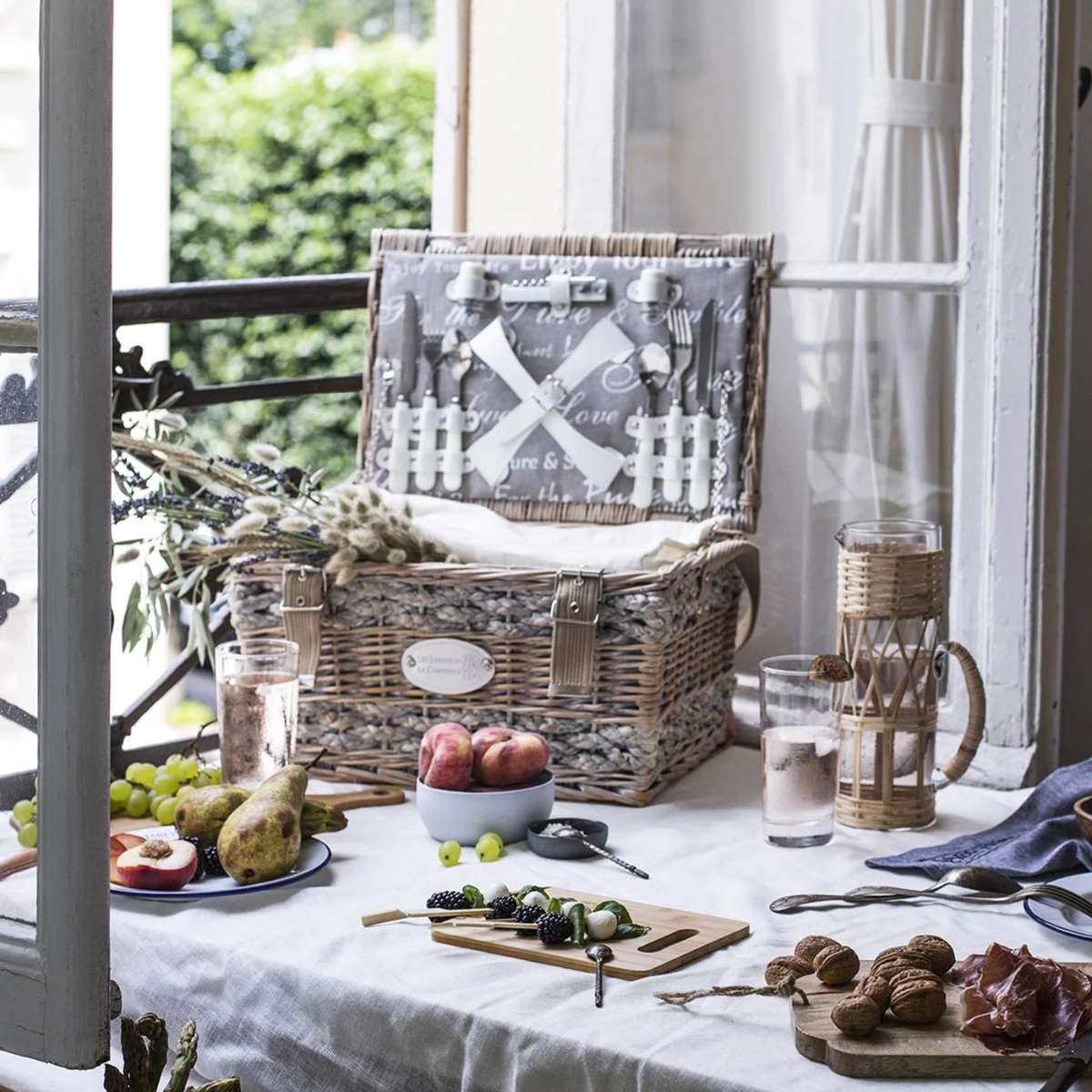 Les Jardins de la Comtesse cesta de picnic Love beige para 2 personas