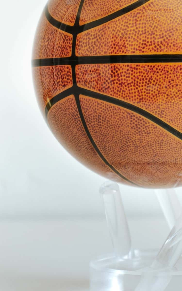 MOVA Basket Självsnurrande jordglob