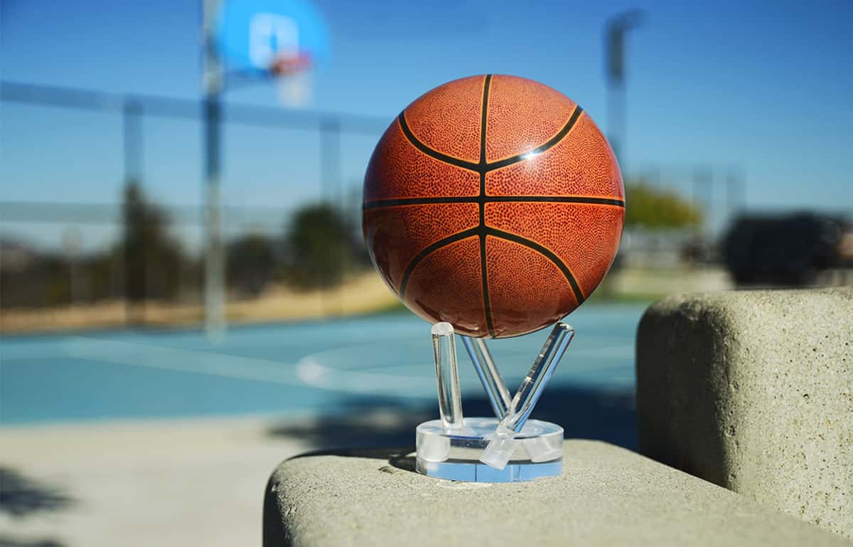 MOVA Basket Självsnurrande jordglob