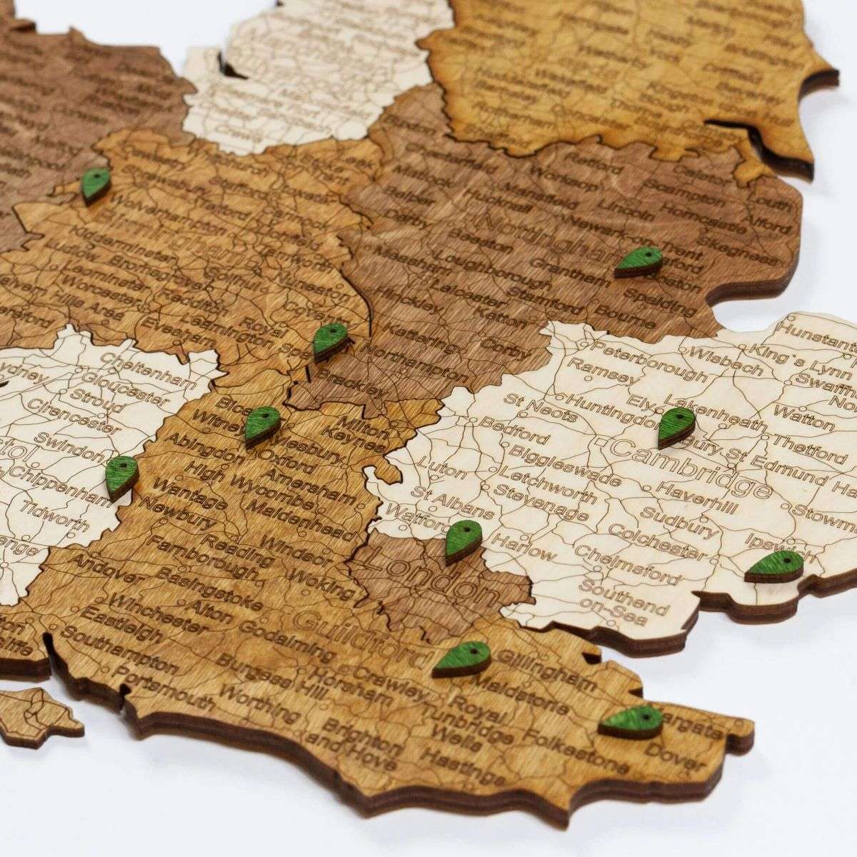 Pioneze din lemn pentru marcarea locurilor