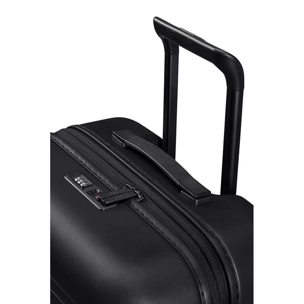 American Tourister - Novastream - Spinner 67 EXP matkalaukku