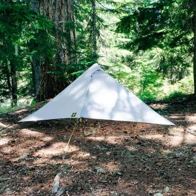 Six Moon Designs Deschutes Ultralight Backpacking Tarp (bâche de sac à dos ultralégère)