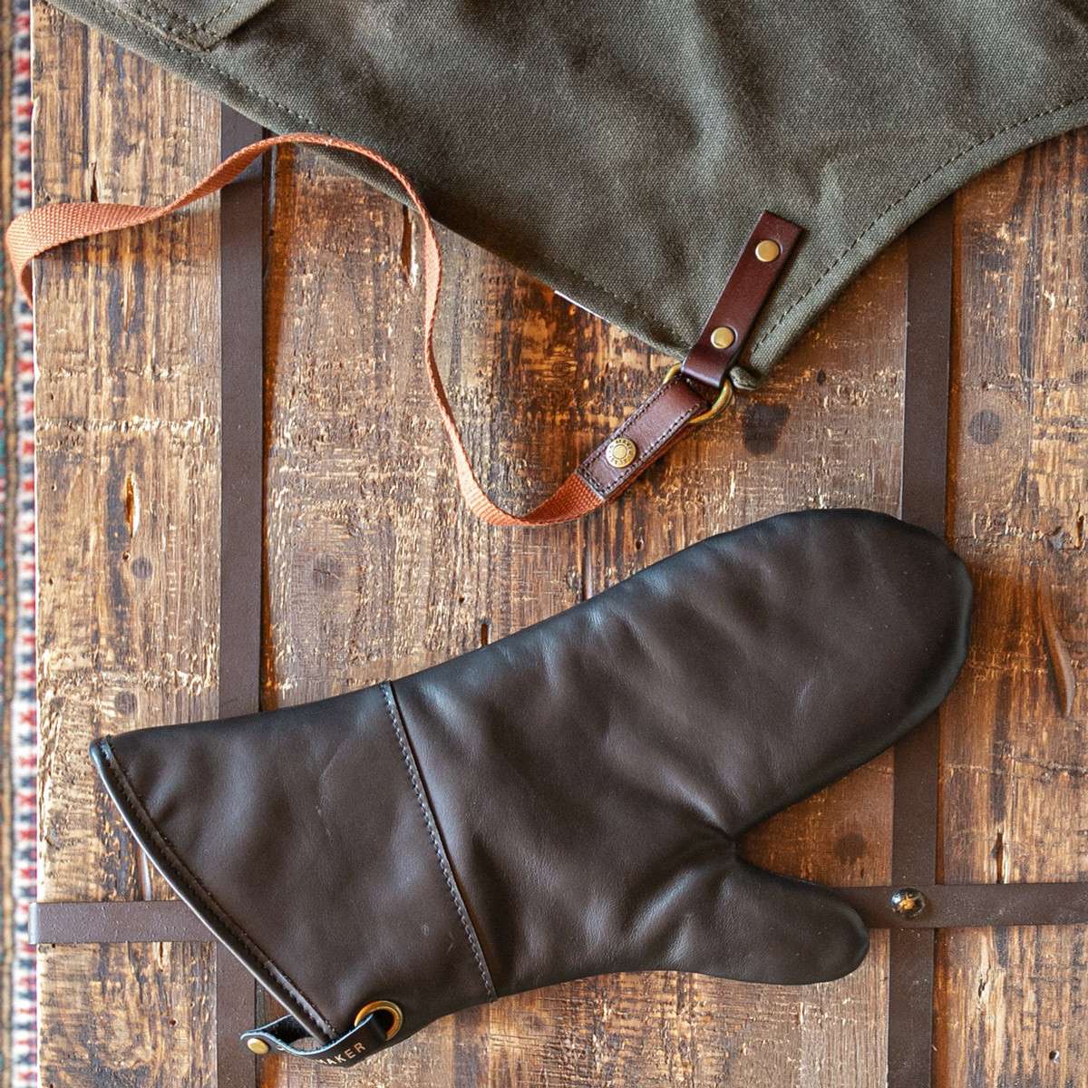 Alaskan Maker DEFENDER BBQ gant