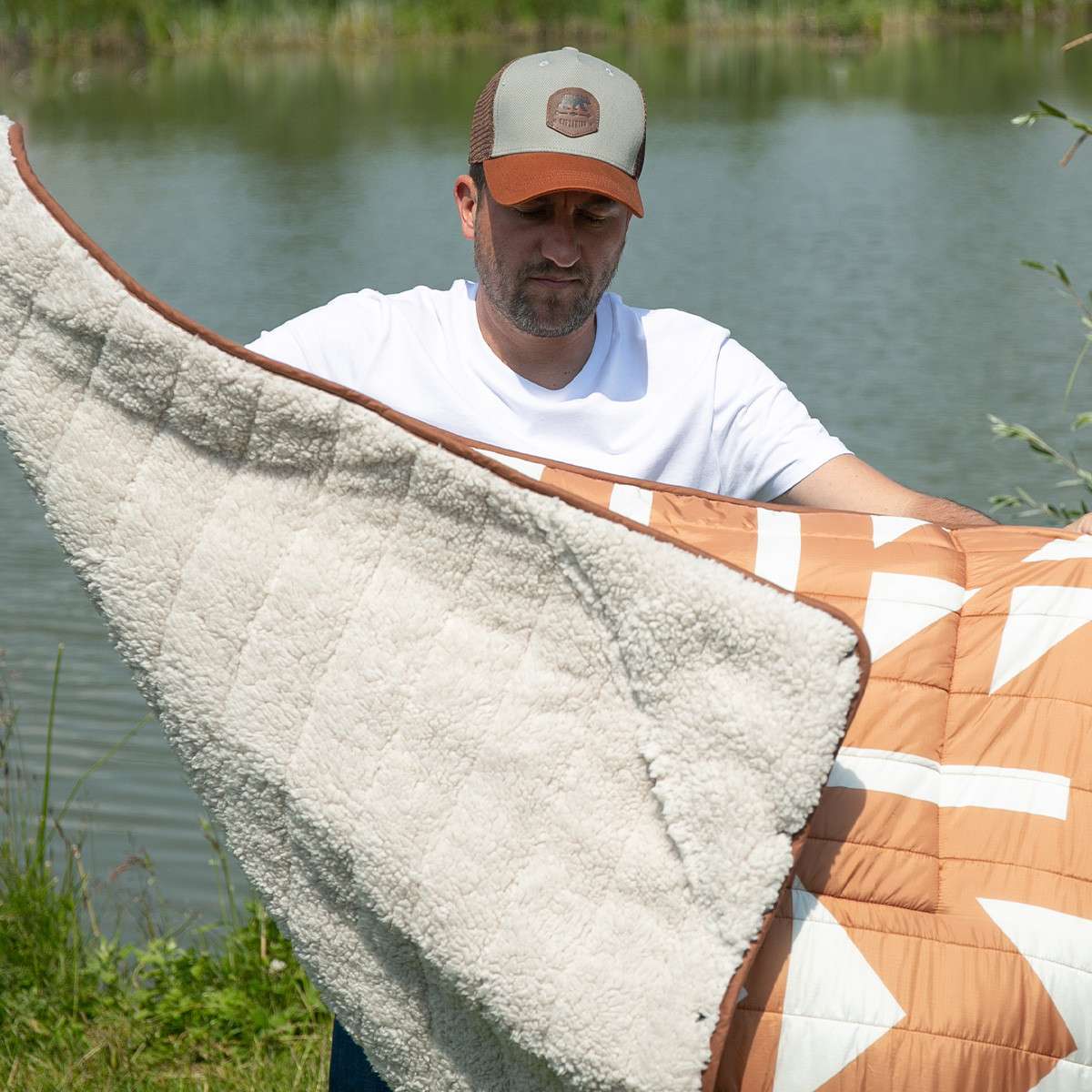 Комплект от одеяло и възглавница за пътуване TRAVELER от Alaskan Maker