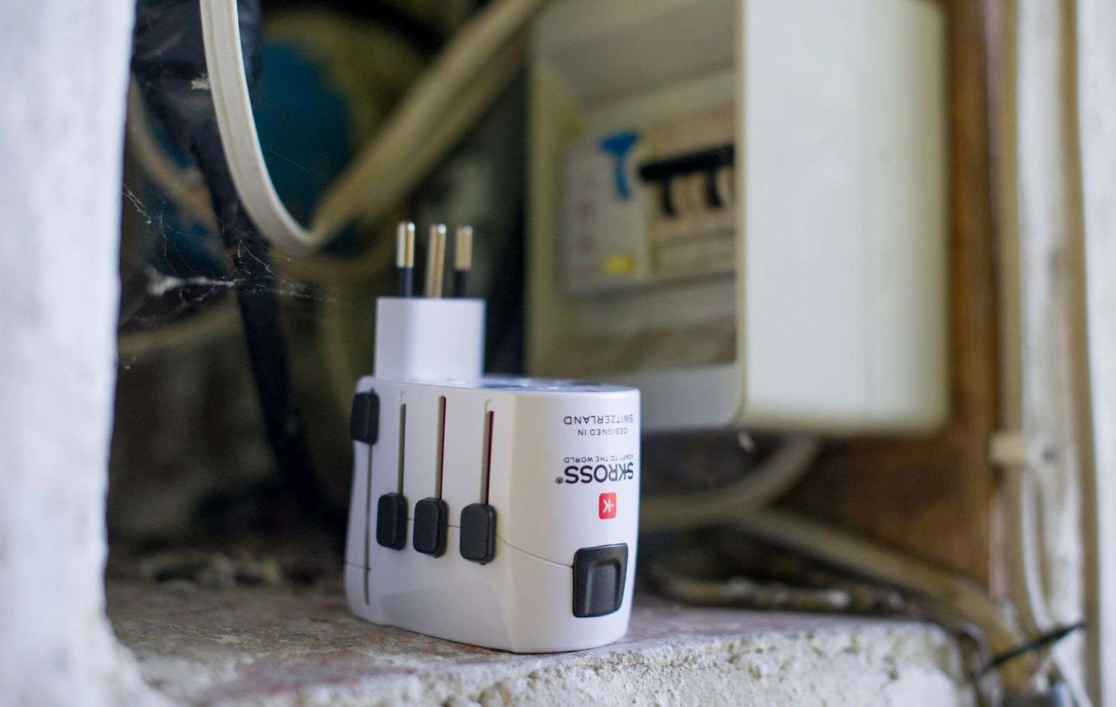 SKROSS Pro Universal Travel Adapter