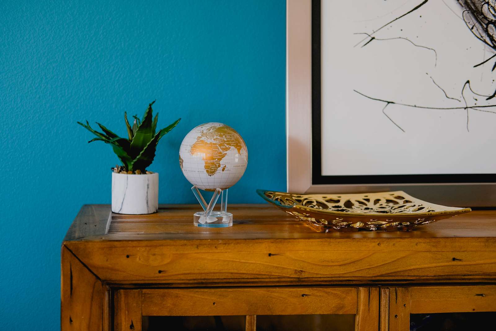 MOVA White and Gold Self Spinning Globe