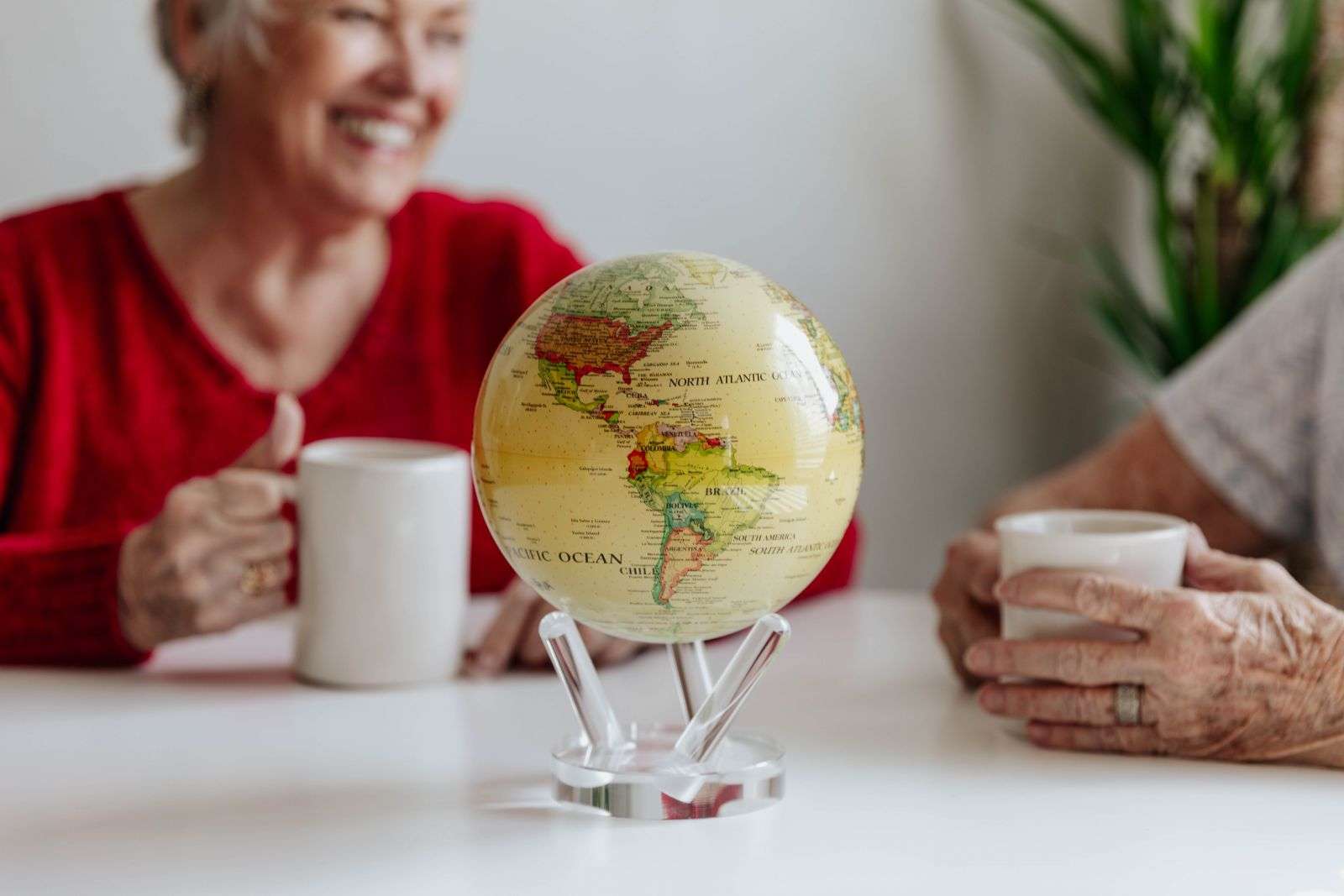 MOVA Gelbe Politische Karte Selbstdrehender Magnetischer Globus