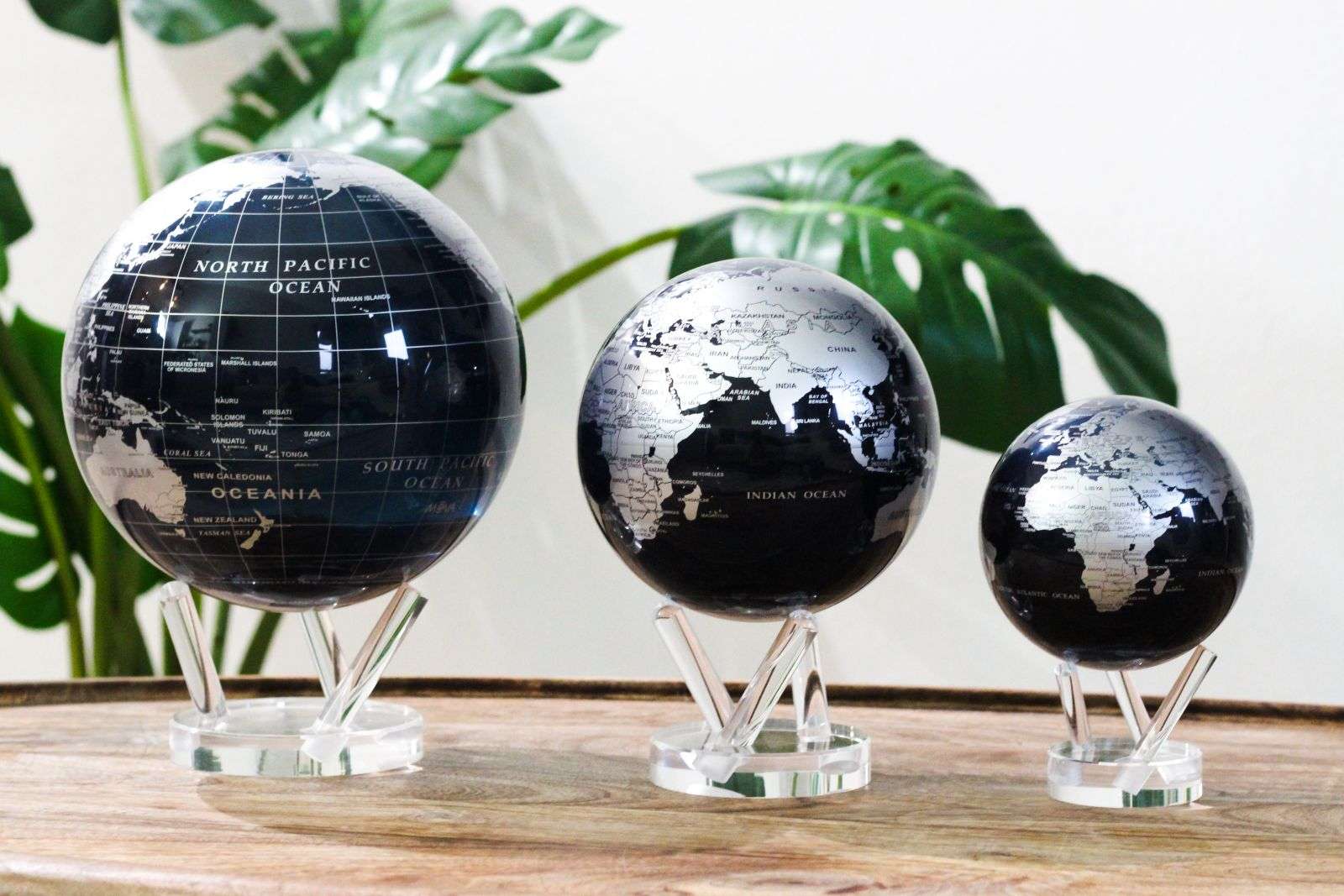 Mova Metallic Black and Silver Self Spinning Globe