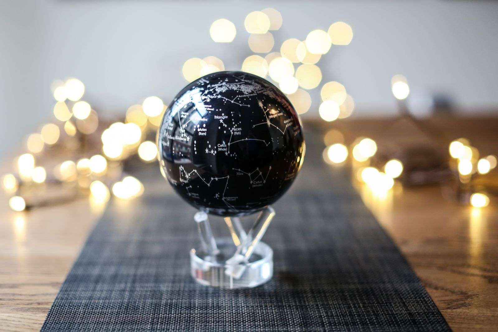 Globe terrestre MOVA Constellations à rotation automatique