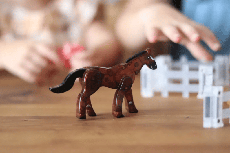 Magna-Tiles Farm Animals 25-Piece Set magnetic building set