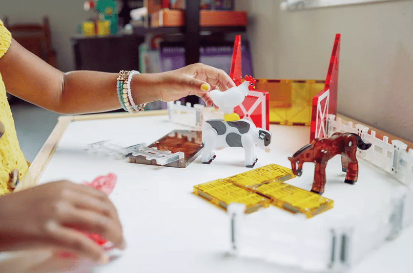 Magna-Tiles Farm Animals 25-Piece Set magnetic building set