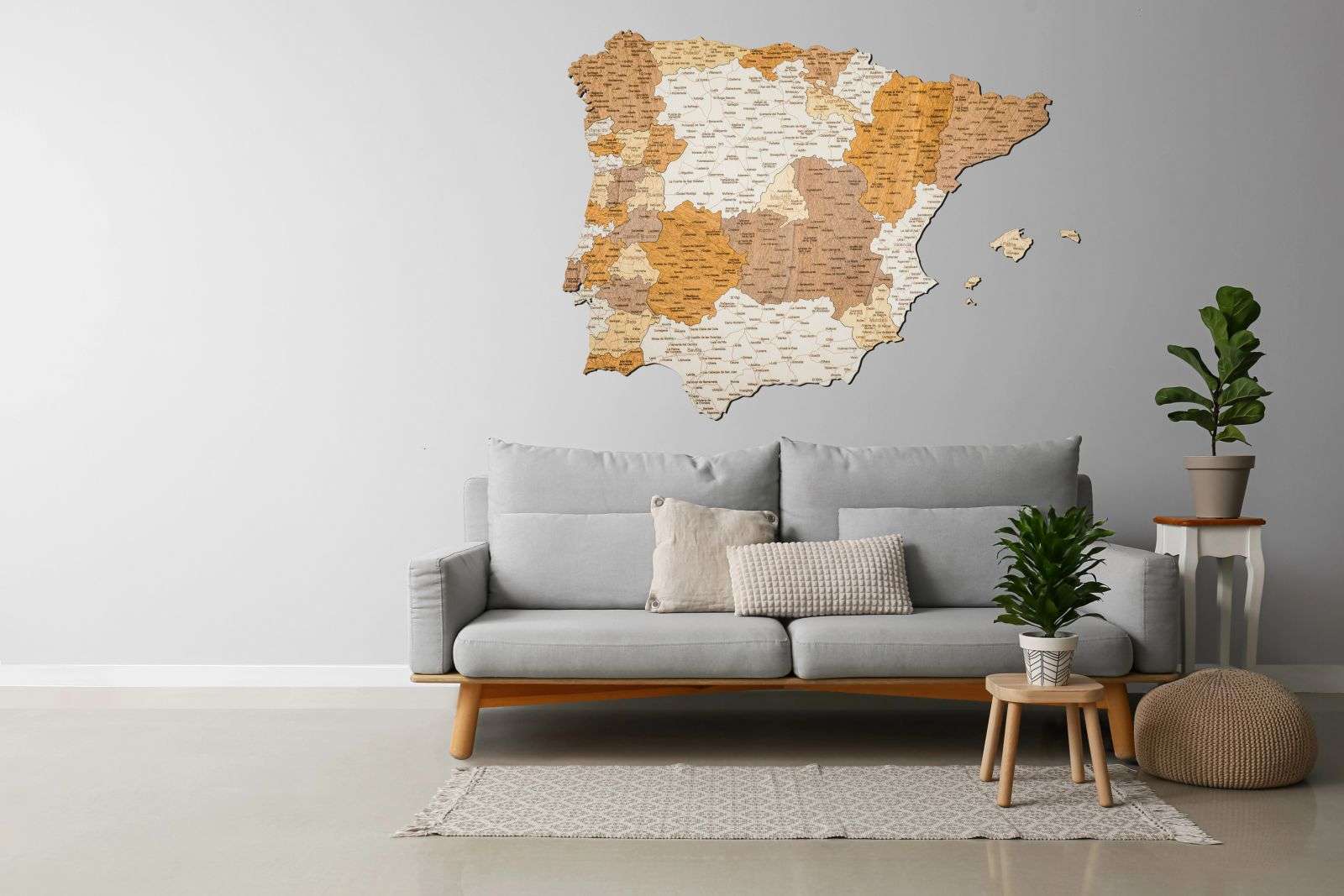 Pürenee poolsaare puidust kaart