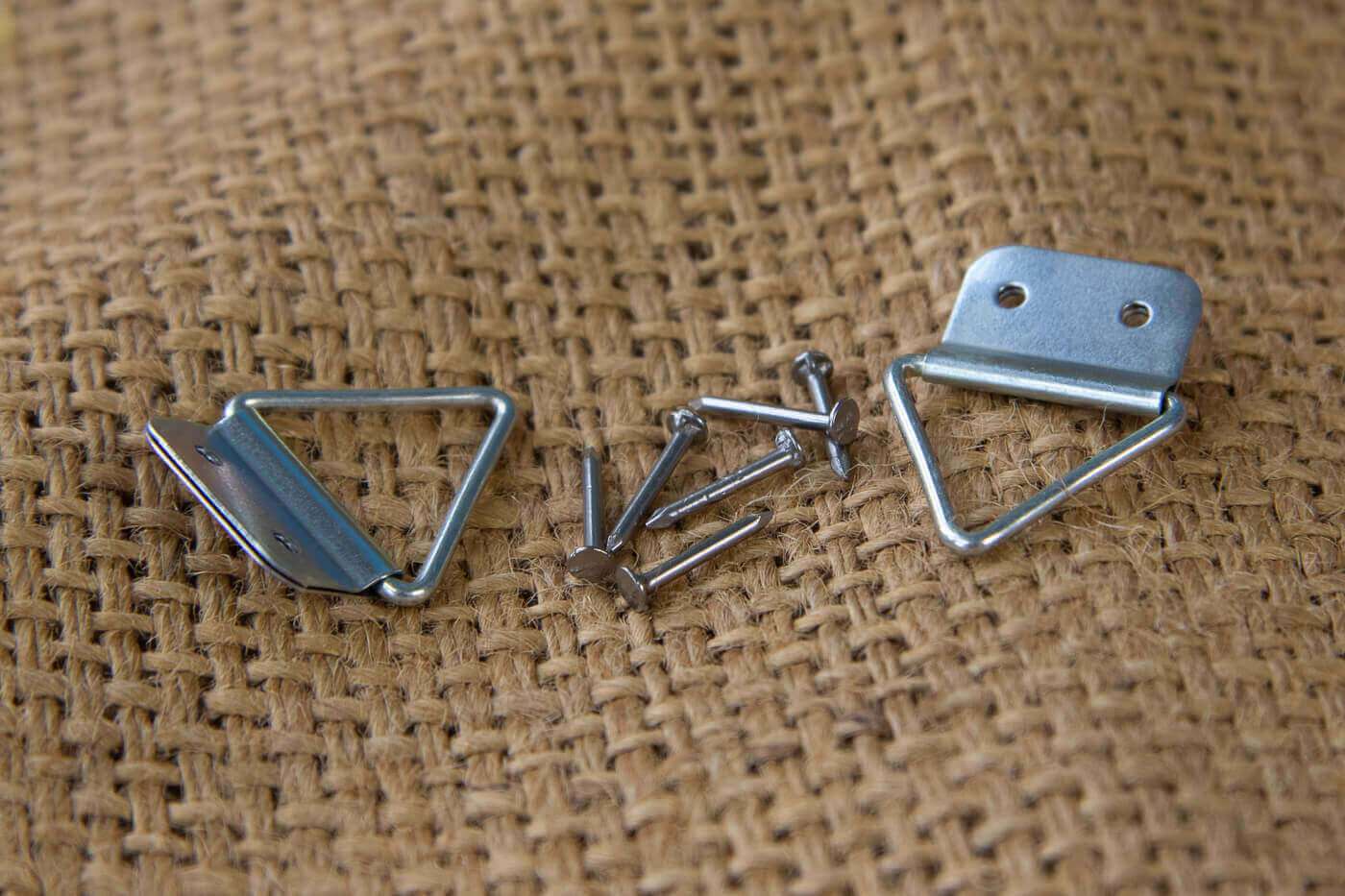 Lesene stenske letve za zemljevide in plakate A1