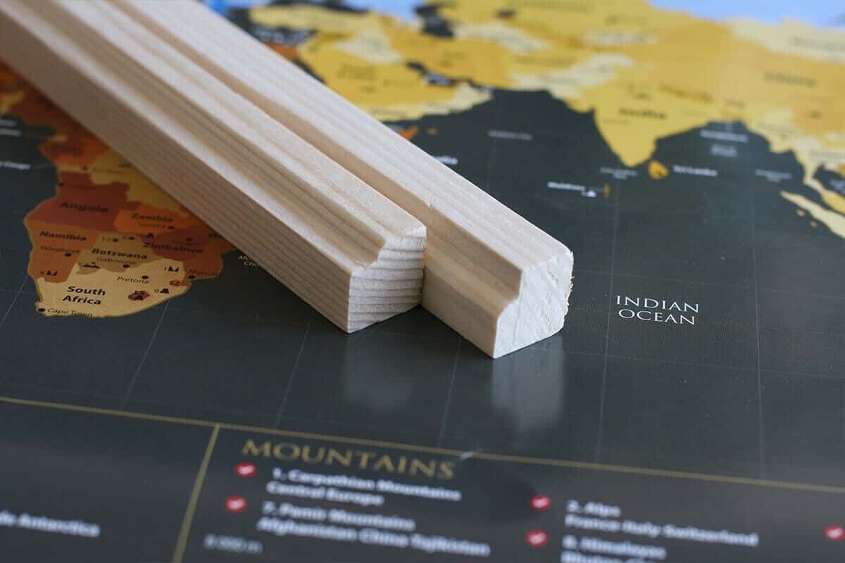 Lesene stenske letve za zemljevide in plakate A1