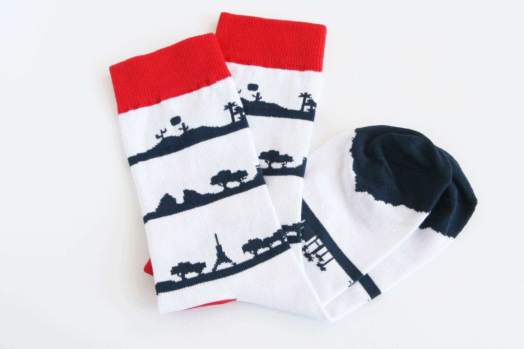 Unisex Socks for Travellers - World Flags or Cityscape Motifs