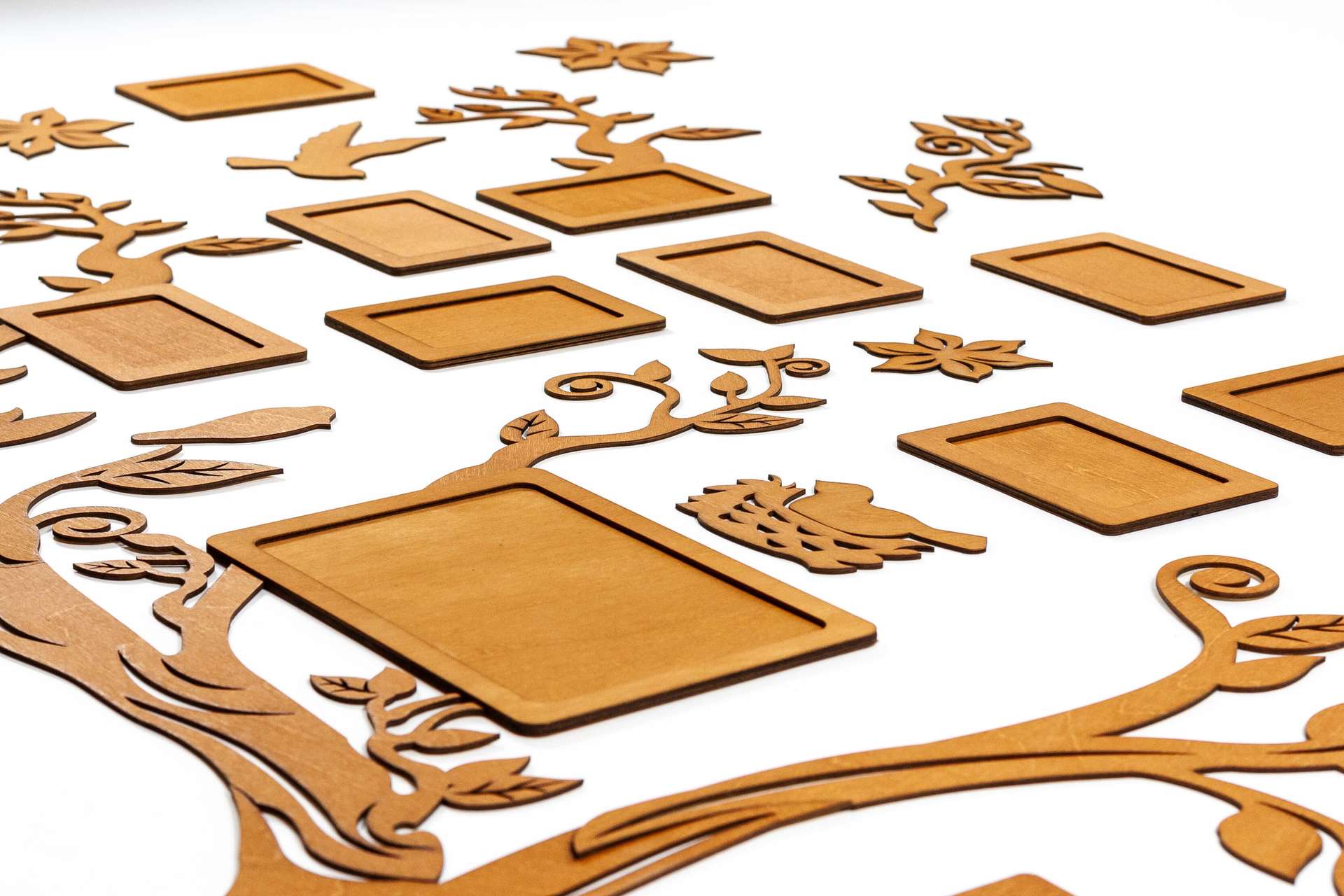 Wooden Family Tree with 23 Picture Frames