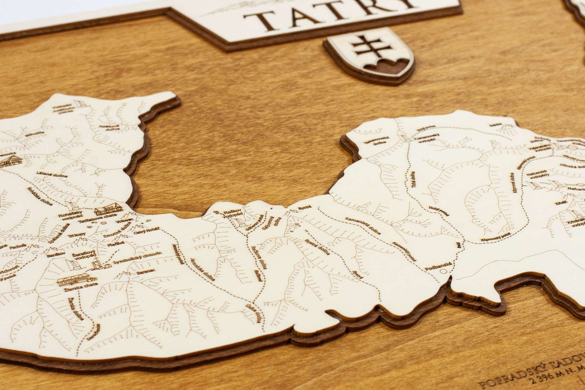 Harta din lemn a Tatra - imagine a Munților Tatra în ramă