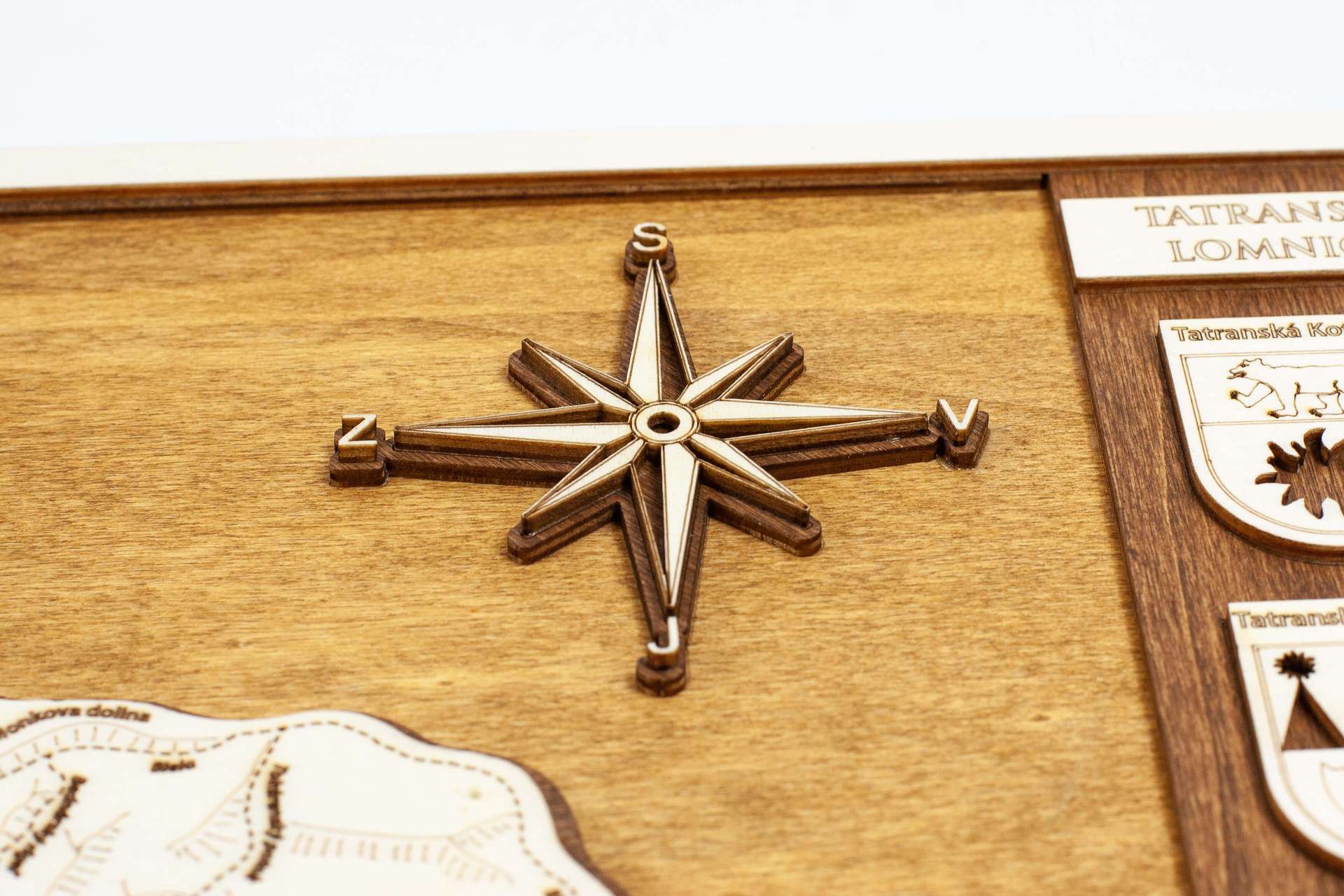 Harta din lemn a Tatra - imagine a Munților Tatra în ramă