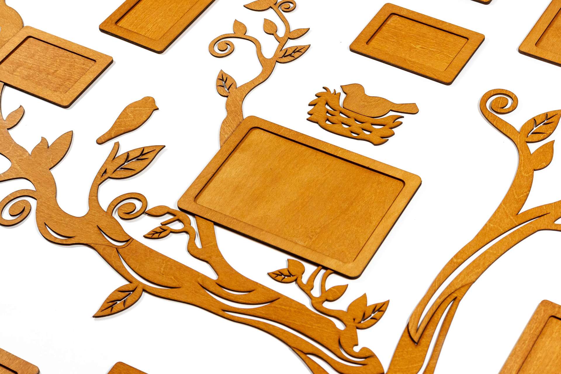 Wooden Family Tree with 23 Picture Frames