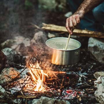 Utensílios de campismo e talheres